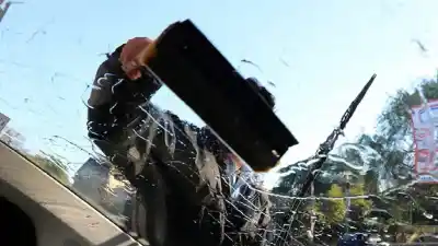 El desafío de aplicar la prohibición a los «limpiavidrios» en Trelew