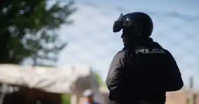 Dos sujetos intentaron huir de la Policía en Godoy Cruz y terminaron esposados