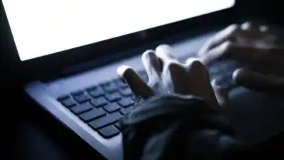 Secuestraron celulares, computadoras y un arma en un allanamiento en Viedma: ¿qué buscaban?