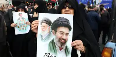 Irán amenaza con atacar empresas de EE.UU. en el Golfo mientras Trump anuncia una “victoria aplastante”