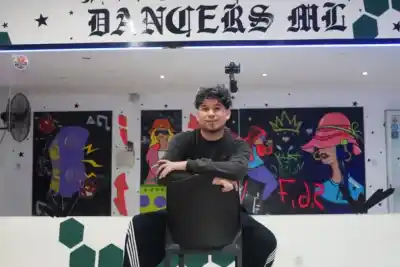 Con 100 alumnos y títulos sudamericanos, el profesor roquense que rompe prejuicios desde la danza