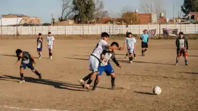 Más de 1.200 pibes en la cancha: así arrancó la Liga Municipal de Fútbol Infantil en Plottier