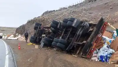Vuelco de un camión en la Ruta 237: qué pasó en Collón Curá y por qué piden máxima precaución