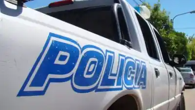 Cruzó doble línea amarilla en la ruta 1, provocó un choque en cadena y terminó preso