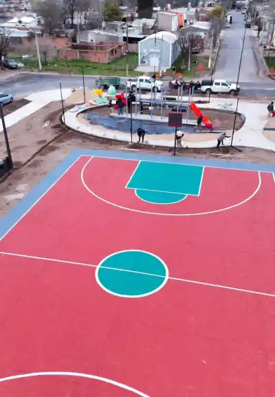 Villa Parque estrena plaza y 36 cuadras de asfalto: di Nápoli confirmó la fecha de inauguración