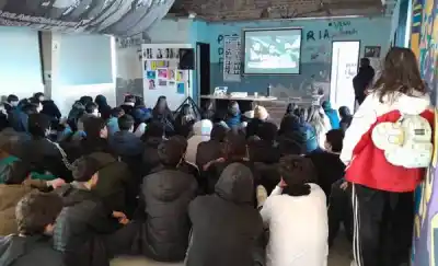 Un centenar de alumnos del Carlos Pellegrini visitó el Centro Cultural por la Memoria