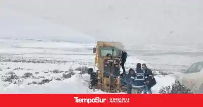 Nieve en Santa Cruz: el operativo que recorrió 260 km para asistir a las estancias