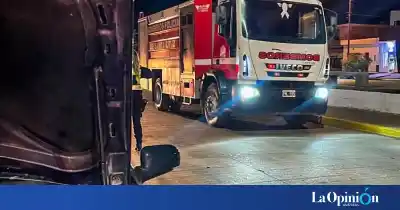 El conductor que venció a las llamas con un puñado de arena en plena avenida