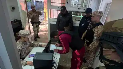 Lo sacaron de la cárcel y lo llevaron directo a la frontera: el insólito operativo en la U7