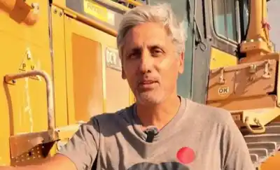De la oficina a la topadora: la insólita transformación de un empleado municipal en el oeste pampeano