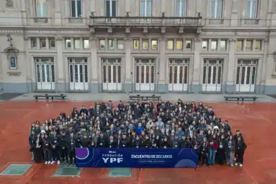 30 años de Fundación YPF: 250 becarios recorrieron instalaciones clave y esto fue lo que descubrieron
