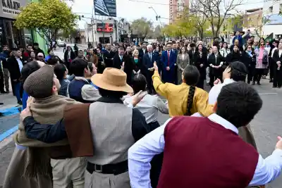 Música, danza y tradición: así celebró San Luis su 432° aniversario con una caminata que sorprendió a todos