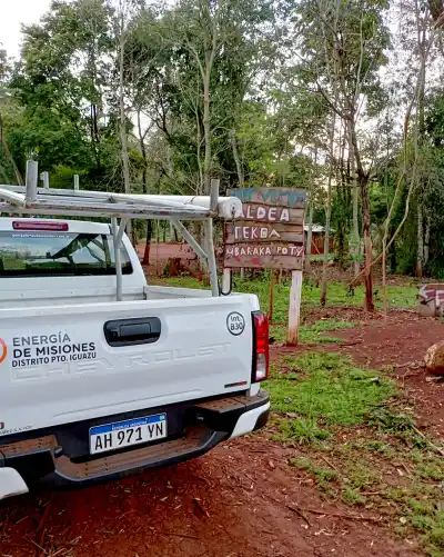 Luz y agua para Mbaraka Poty: la obra que cambia la vida de 15 familias mbya en Iguazú