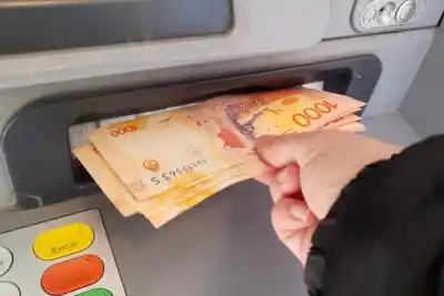Sueldos de agosto: cuándo y a qué hora estarán disponibles los fondos