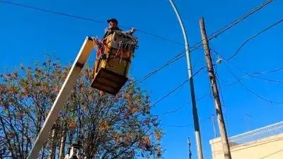 La Banda: avanzan los trabajos de iluminación LED en Pedro León Gallo