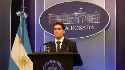 El vocero presidencial desmintió un desplazamiento de Caputo y reveló quién gana terreno en la comunicación