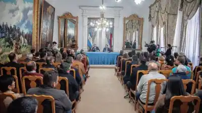 Seguridad en Entre Ríos: Frigerio firmó convenios millonarios y entregó equipamiento a 44 localidades