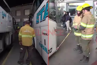 La puerta no abría y el colectivo se convirtió en una trampa: el insólito rescate en la Terminal