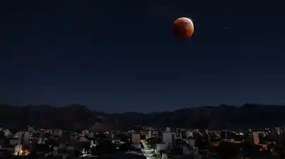 La noche que la Luna se tiñe de rojo en Jujuy: el minuto exacto para no perdérselo