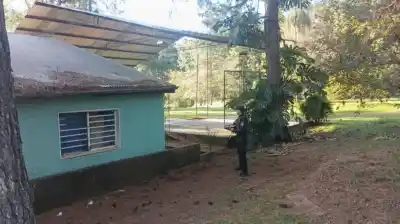 Tragedia en Misiones: un nene de 13 años murió electrocutado en el techo de una escuela y la Justicia investiga