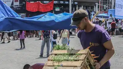 La cifra que el Gobierno quiere ocultar: un trabajador informal gana cuatro veces menos que uno registrado