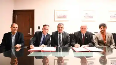 Firman convenio para relevar 10.000 km de caminos rurales y definir prioridades de obra