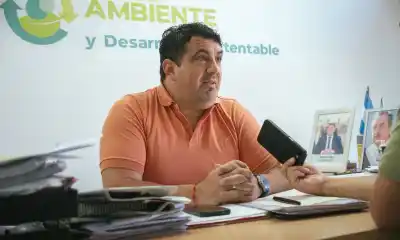 Denuncian un nuevo basural pesquero en Puerto Rawson y apuntan contra la Provincia