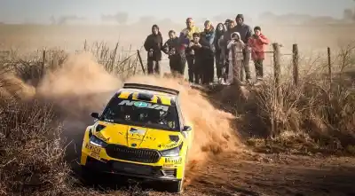 El salteño Tomás Olmedo no pudo con la victoria, pero sigue firme en la cima del Rally Cordobés