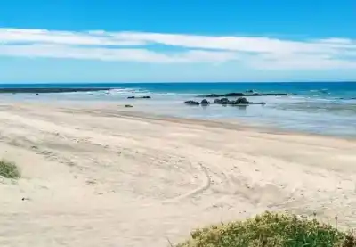 Las Grutas suma playas: la octava bajada con parador que ya genera expectativa