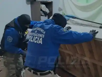 Allanamientos en Valentina Sur: demoraron a dos menores y secuestraron municiones