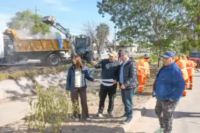 ¿Qué encontraron al destapar los desagües del barrio Siglo XX?