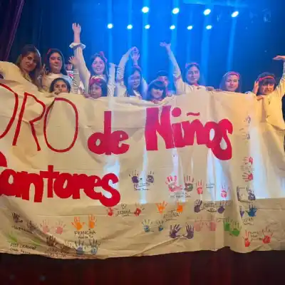 El Coro de Niños Cantores de Villa del Rosario brilló en un concierto sinfónico en Carlos Paz