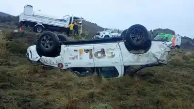 Un vuelco en la Ruta 23 dejó a tres brigadistas con heridas leves