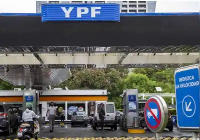 El consumo de nafta y gasoil sigue en picada: sexto mes consecutivo de caída en las estaciones