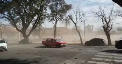 El Zonda avanza: las ráfagas que sacudieron Potrerillos y el alerta que preocupa a Mendoza