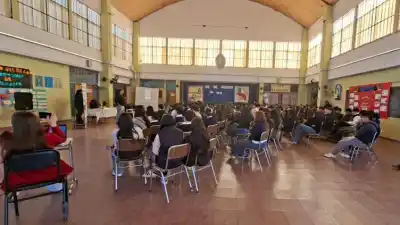 Charlas sísmicas en escuelas de Andalgalá: qué enseñaron los policías a alumnos y docentes