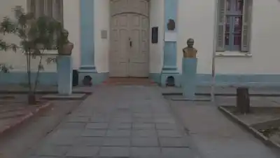 Obreros, polvillo y un solo baño: el drama que viven los alumnos de la Escuela 243