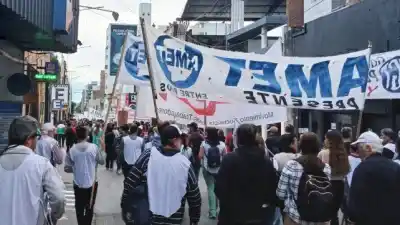 Se achica la tregua: AMET confirmó que se pliega al paro de Agmer y la semana arranca con dos días sin clases