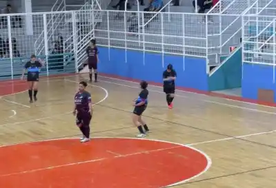 Águilas del Sur dio el golpe: venció a las campeonas en el Clausura de futsal