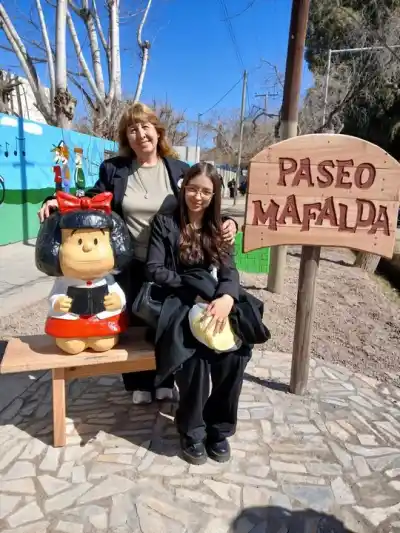 Diez años de historia: el ENI 43 de Ullum inauguró un paseo y emocionó con un homenaje a la 'seño' Graciela