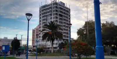 Roca respira tras la lluvia: el miércoles arranca fresco, pero la tarde promete 18°C
