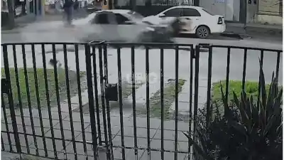 Impactante choque en Santo Tomé: la moto quedó destruida y dos jóvenes terminaron en el hospital