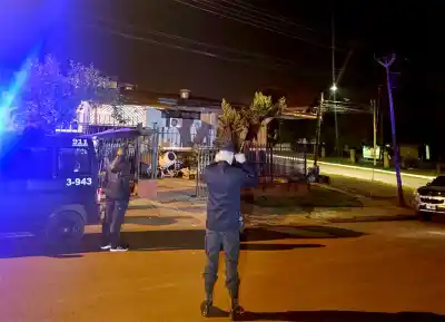 Un joven entró armado a una casa y recibió un disparo en el abdomen