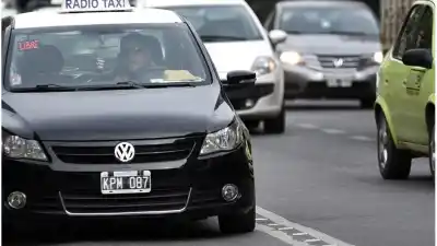 Se abren 380 licencias de taxis y remises en Santa Fe: ¿quién puede anotarse?