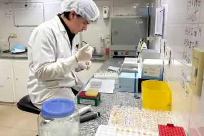 El secreto detrás de los 20 años del Laboratorio Central de Corrientes que pocos conocen
