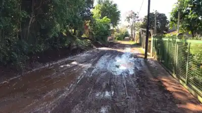 Un machete, un patrullero apedreado y un barrio que ya no aguanta: la pesadilla de Villa Dolores