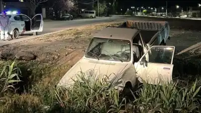 Cayó con su camioneta a un canal de riego en Las Heras: la alcoholemia que marcó