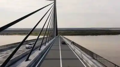 El pedido que llevarán al arzobispo por el puente: vallas antisuicidios y salud mental