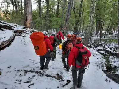 El refugiero perdido en el cerro Tronador fue hallado con vida tras intensa búsqueda