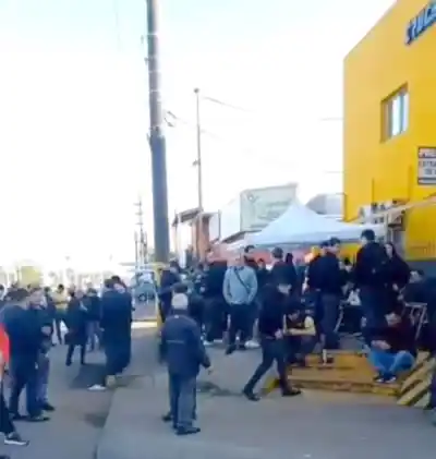 Bloqueo en Crucero del Norte: los trabajadores cortan el acceso y paralizan los colectivos